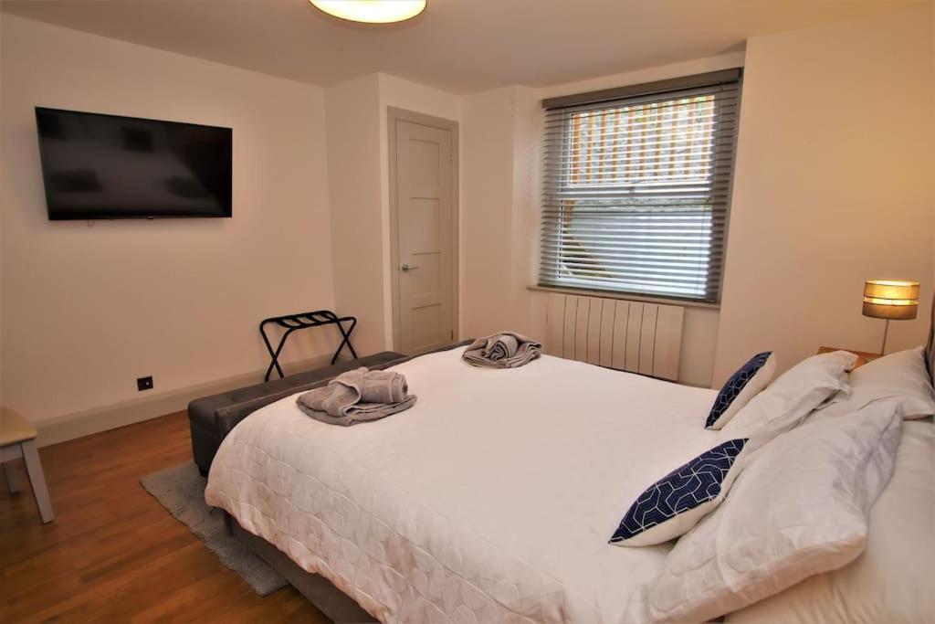 Apartment St *